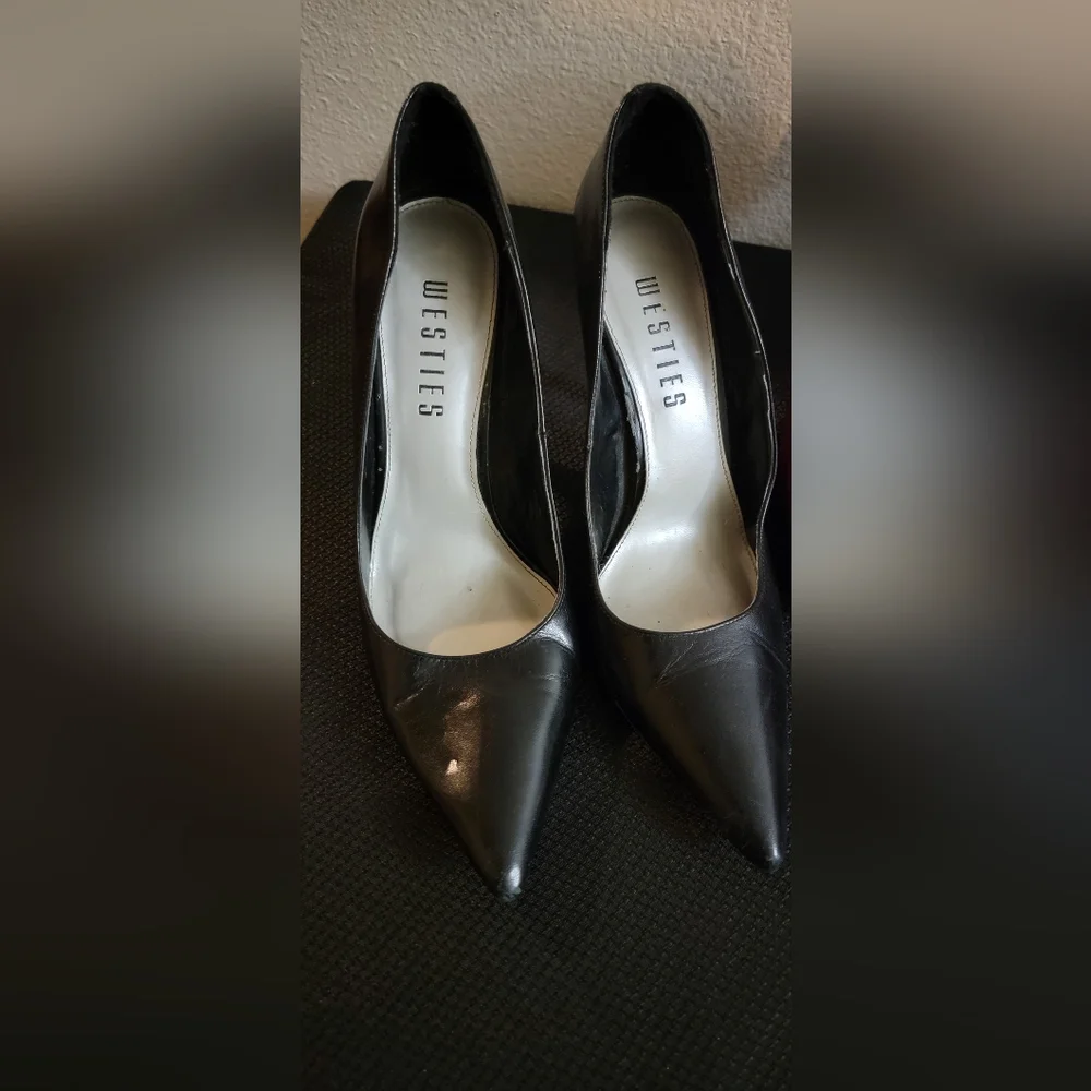 Heels - Picture 1 of 2